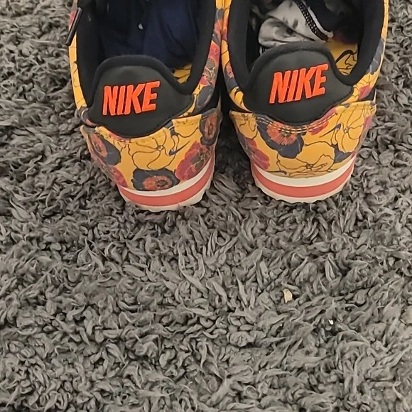 RARE Nike Classic Cortez LX Size 8 In  Floral University Gold/Black - Picture 8 of 9